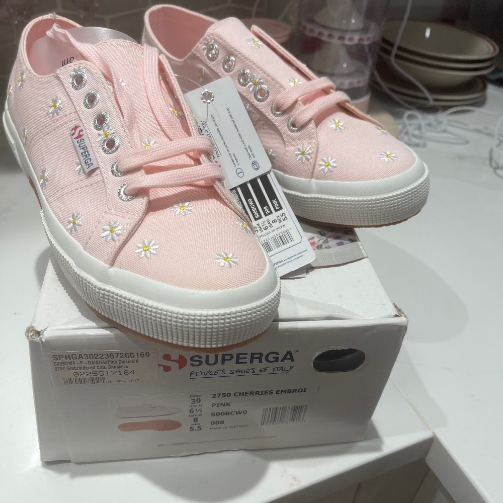 Superga pink with daisies size 8 - Picture 2 of 3